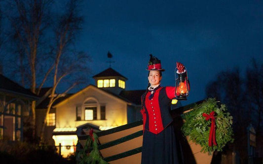 Mystic Seaport's Lantern Light Tours Are A Beloved Holiday Tradition