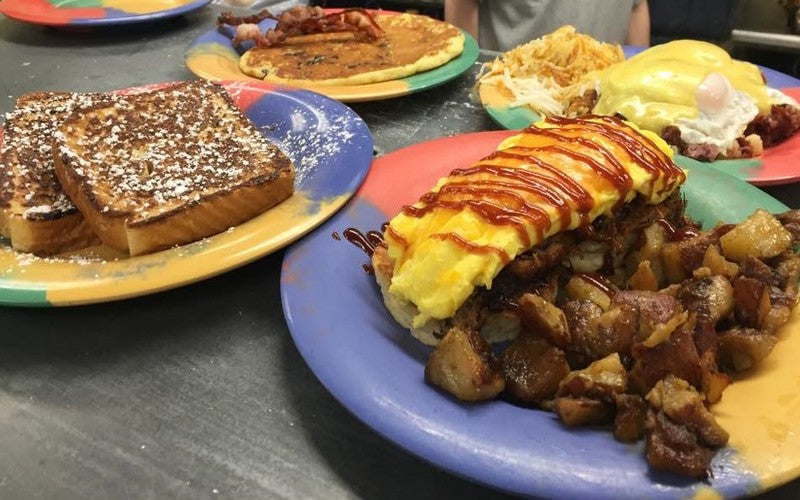 This One-Of-A-Kind Connecticut Diner Serves More Than 30 Omelettes